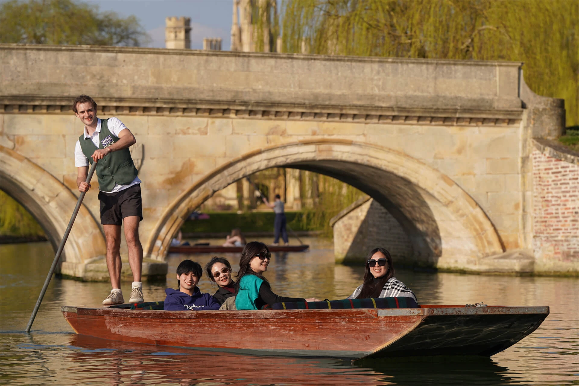 How much does punting in Cambridge cost?